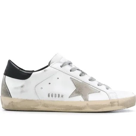 Golden Goose SUPER-STAR CLASSIC WITH SPUR
LEATHER HEEL LETTERING
STAR AND SPUR SHINY
WEITE/ICE / BLACK